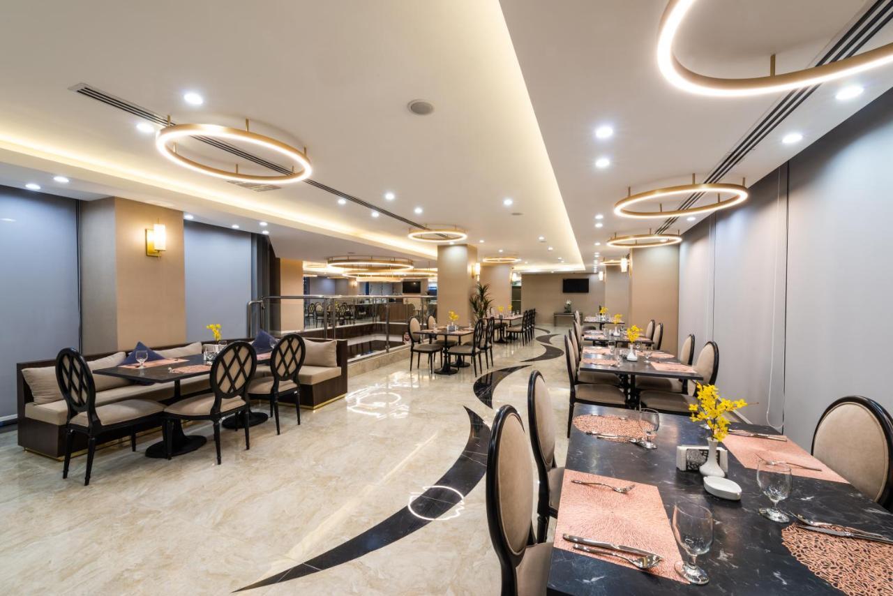 Warwick Riyadh Al Wezarat Exterior photo